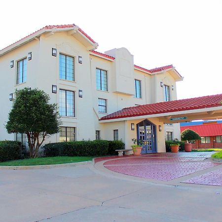 Motel Baymont By Wyndham Tulsa Broken Arrow Exterior foto