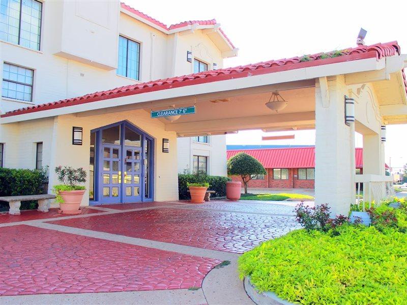 Motel Baymont By Wyndham Tulsa Broken Arrow Exterior foto