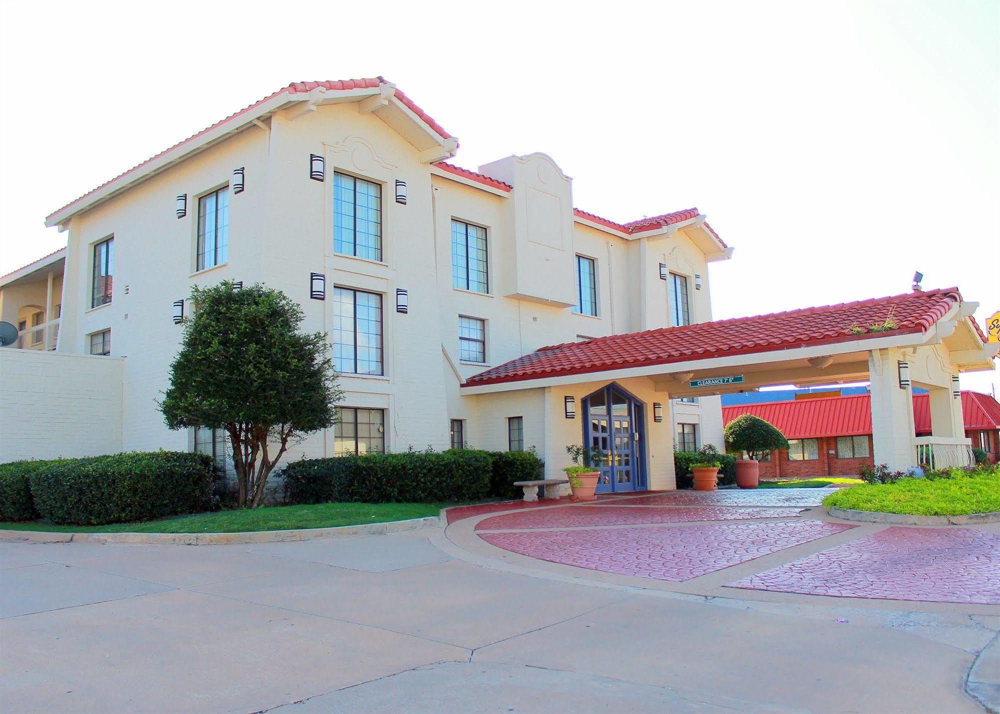 Motel Baymont By Wyndham Tulsa Broken Arrow Exterior foto