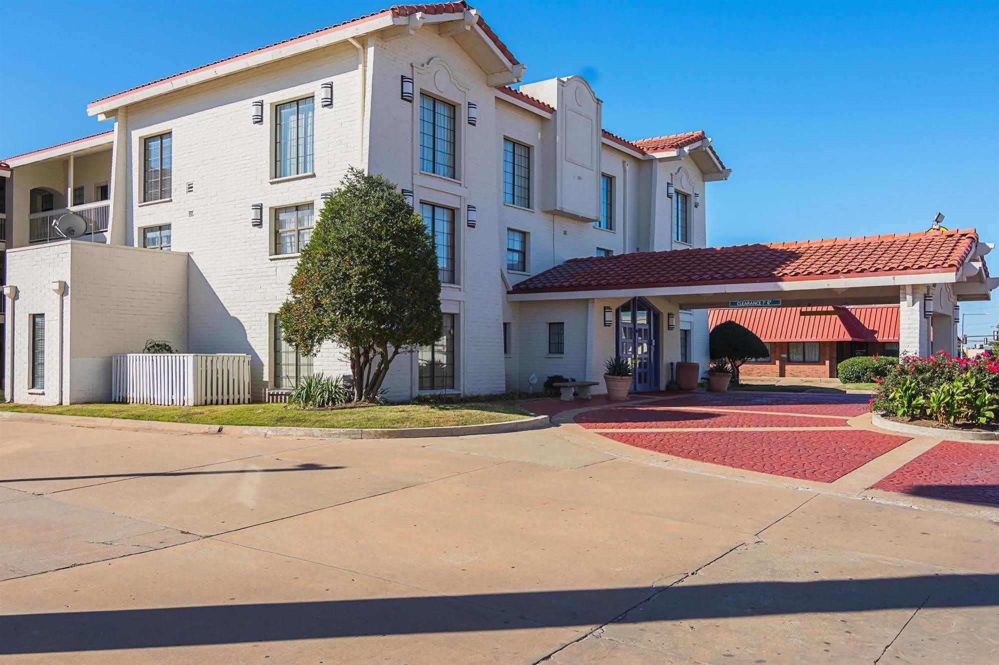 Motel Baymont By Wyndham Tulsa Broken Arrow Exterior foto
