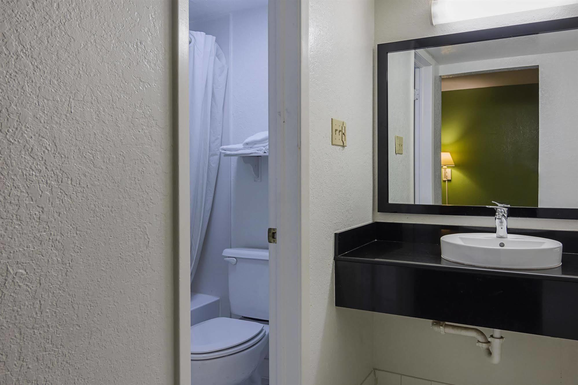 Motel Baymont By Wyndham Tulsa Broken Arrow Exterior foto